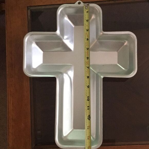 Wilton Cross Cake Pan - Picture 4 of 6